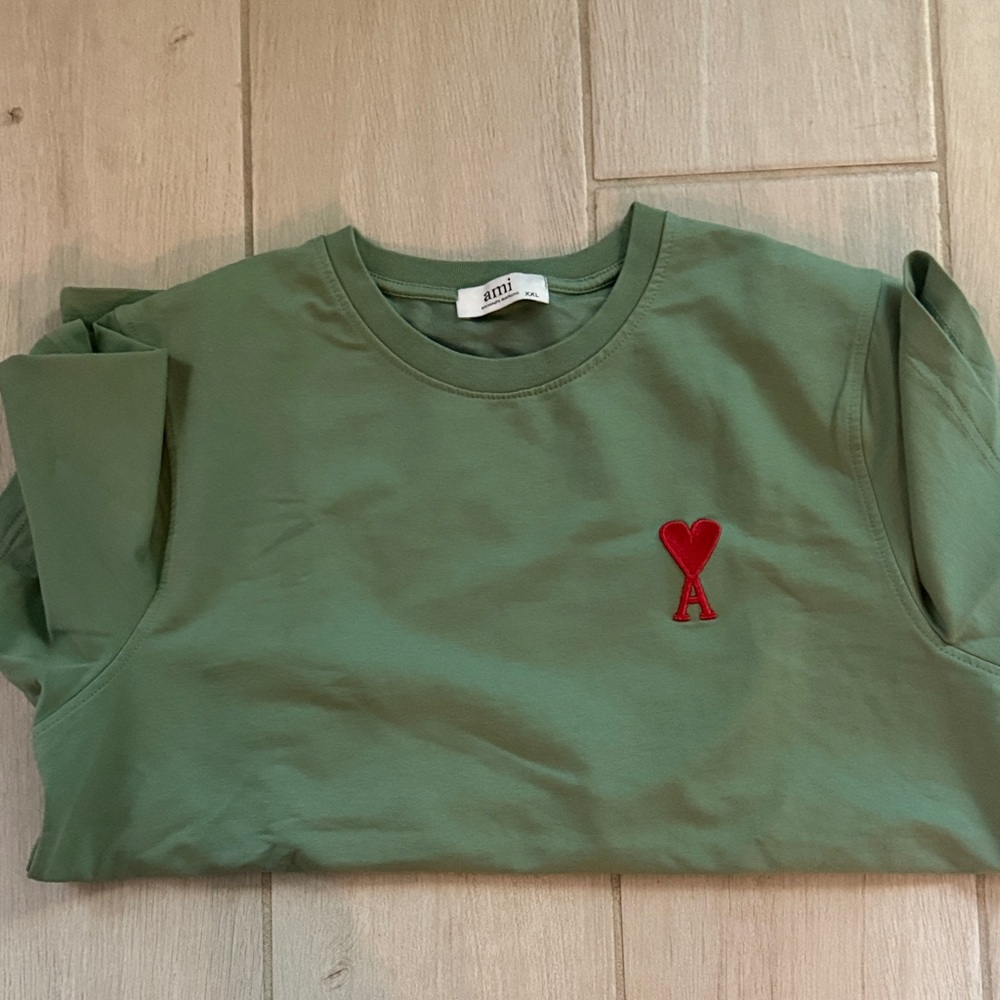 Ami Short Sleeve Tee in Green with Red Heart